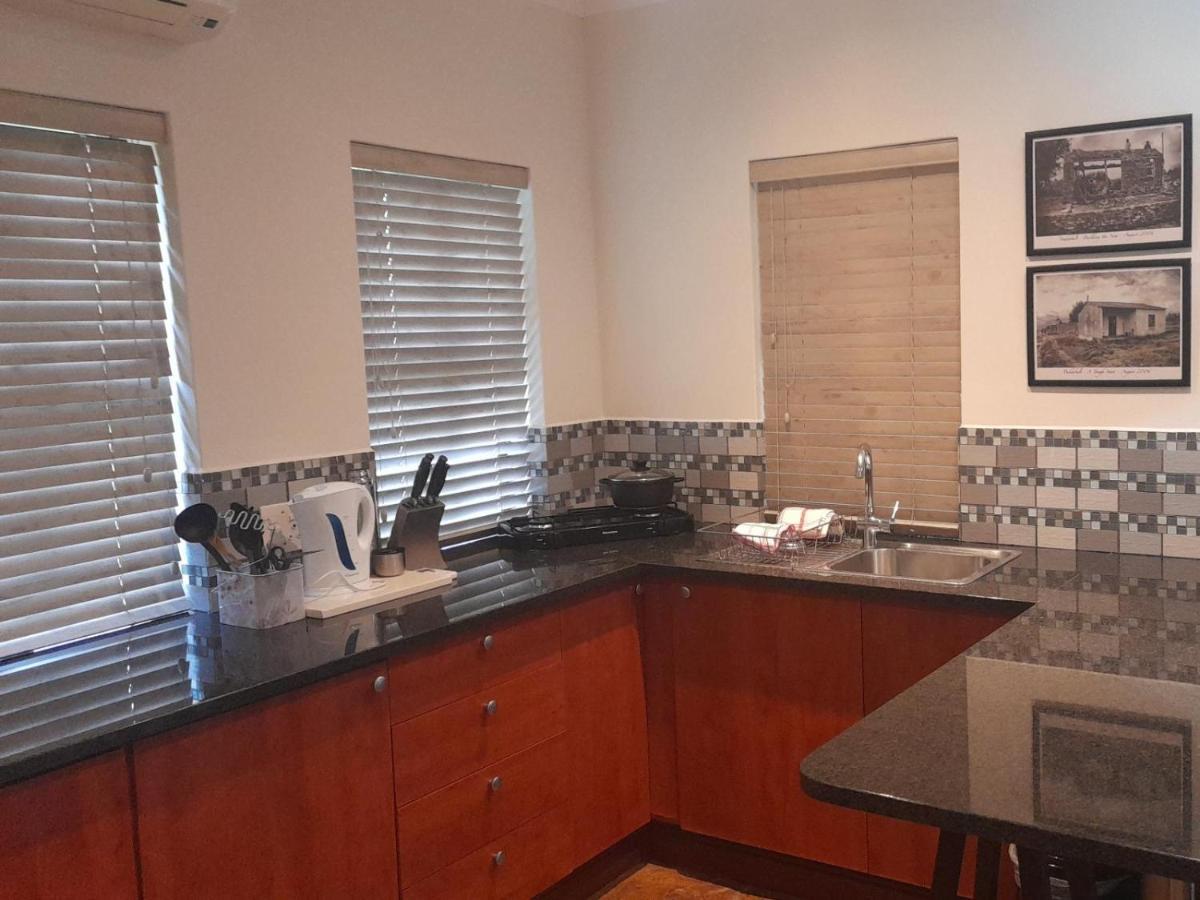 Paddabult Self Catering Cottages Парл Екстериор снимка